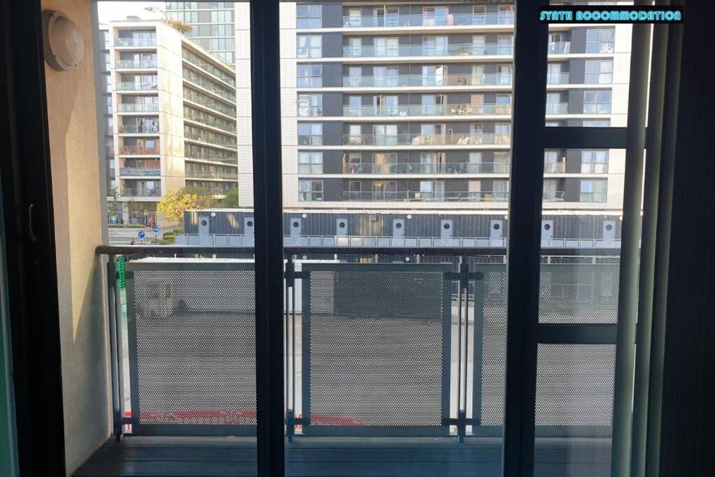 80S Retro 1Bed Studio Serviced Apartment Canary Wharf Perfect For Solo & Couple Travellers London Exterior photo