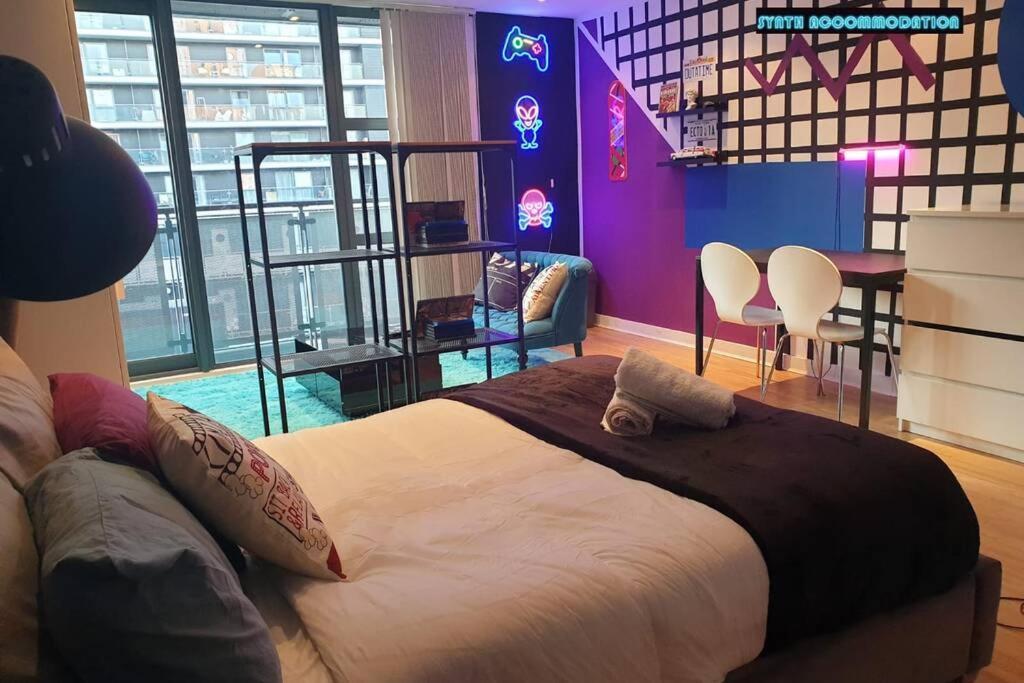80S Retro 1Bed Studio Serviced Apartment Canary Wharf Perfect For Solo & Couple Travellers London Exterior photo