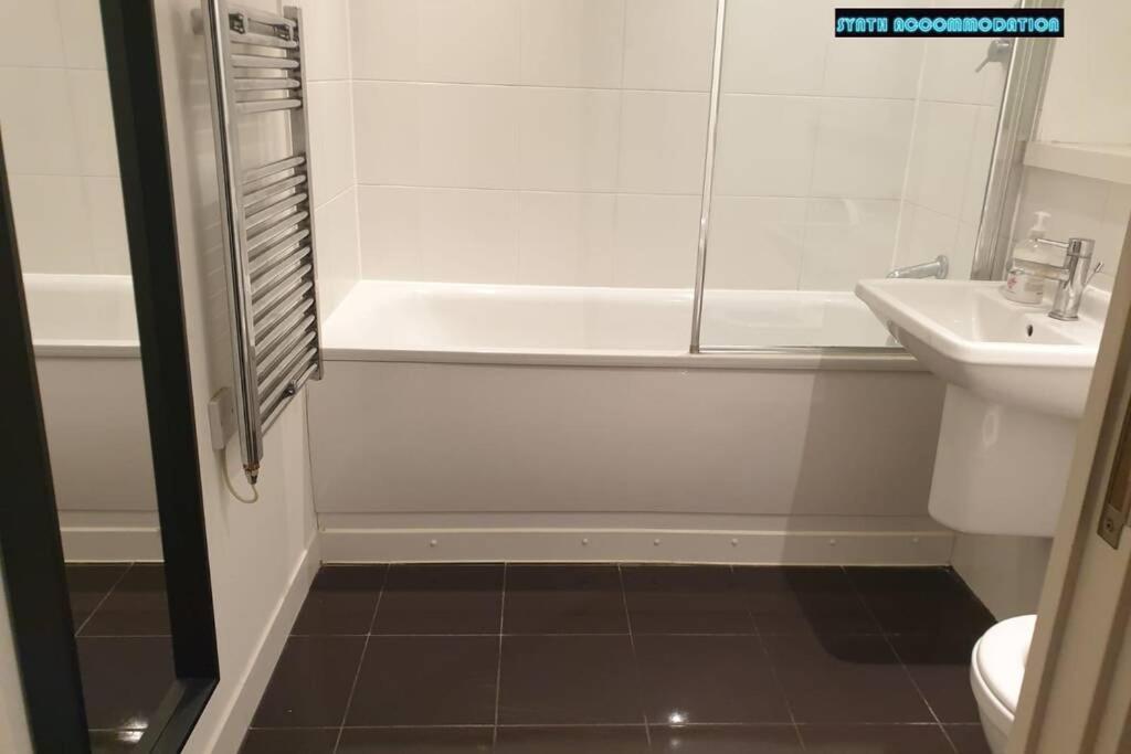 80S Retro 1Bed Studio Serviced Apartment Canary Wharf Perfect For Solo & Couple Travellers London Exterior photo